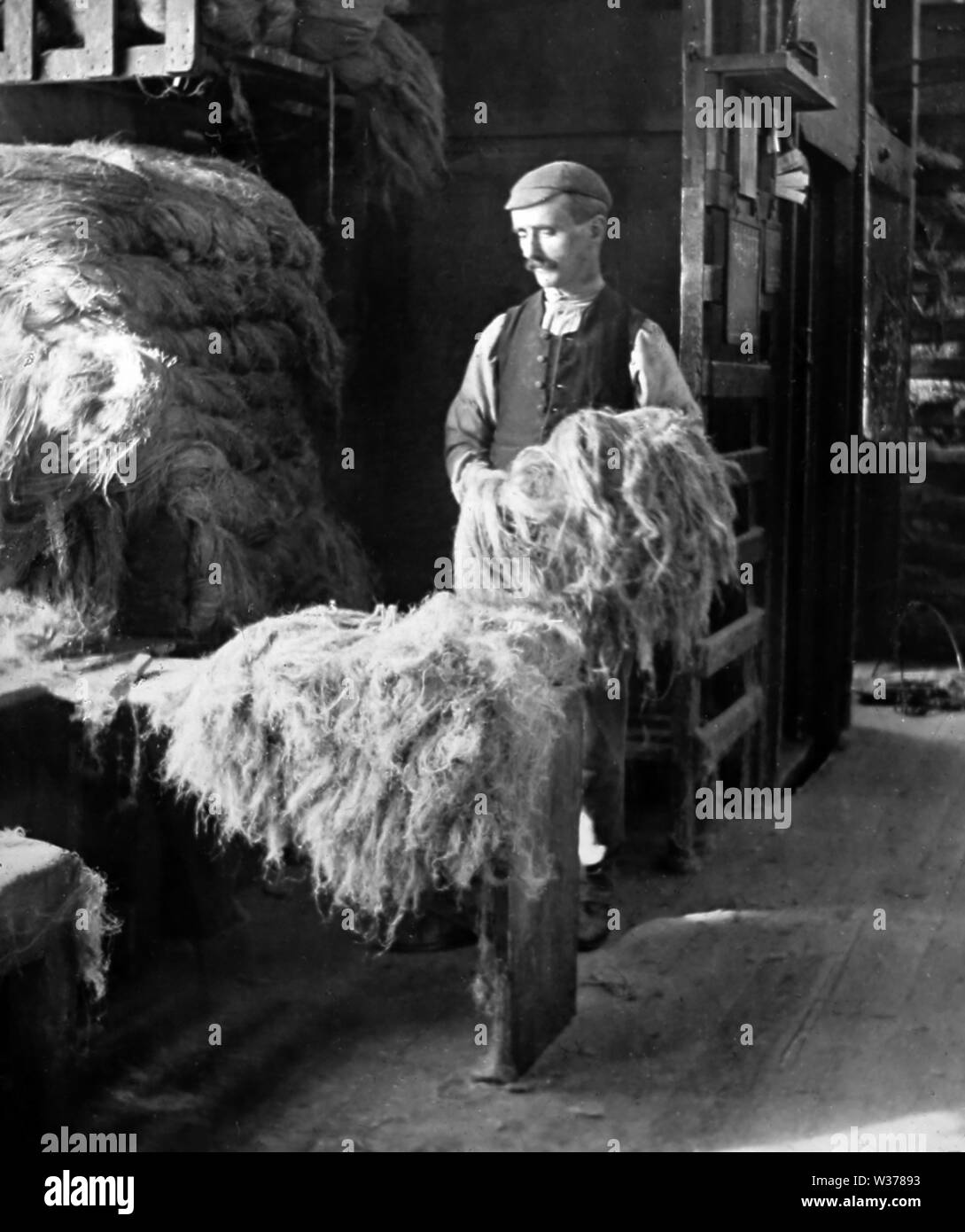 Linen manufacture, Striking up Stock Photo - Alamy