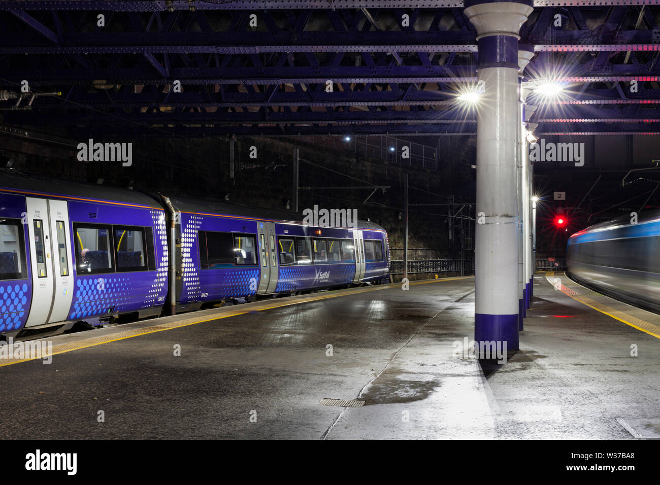 Abellip Scotrail class 170 turbostar train at Glasgow Queen street waiting to depart with the 2049 Glasgow Queen Street - Stirling Stock Photo