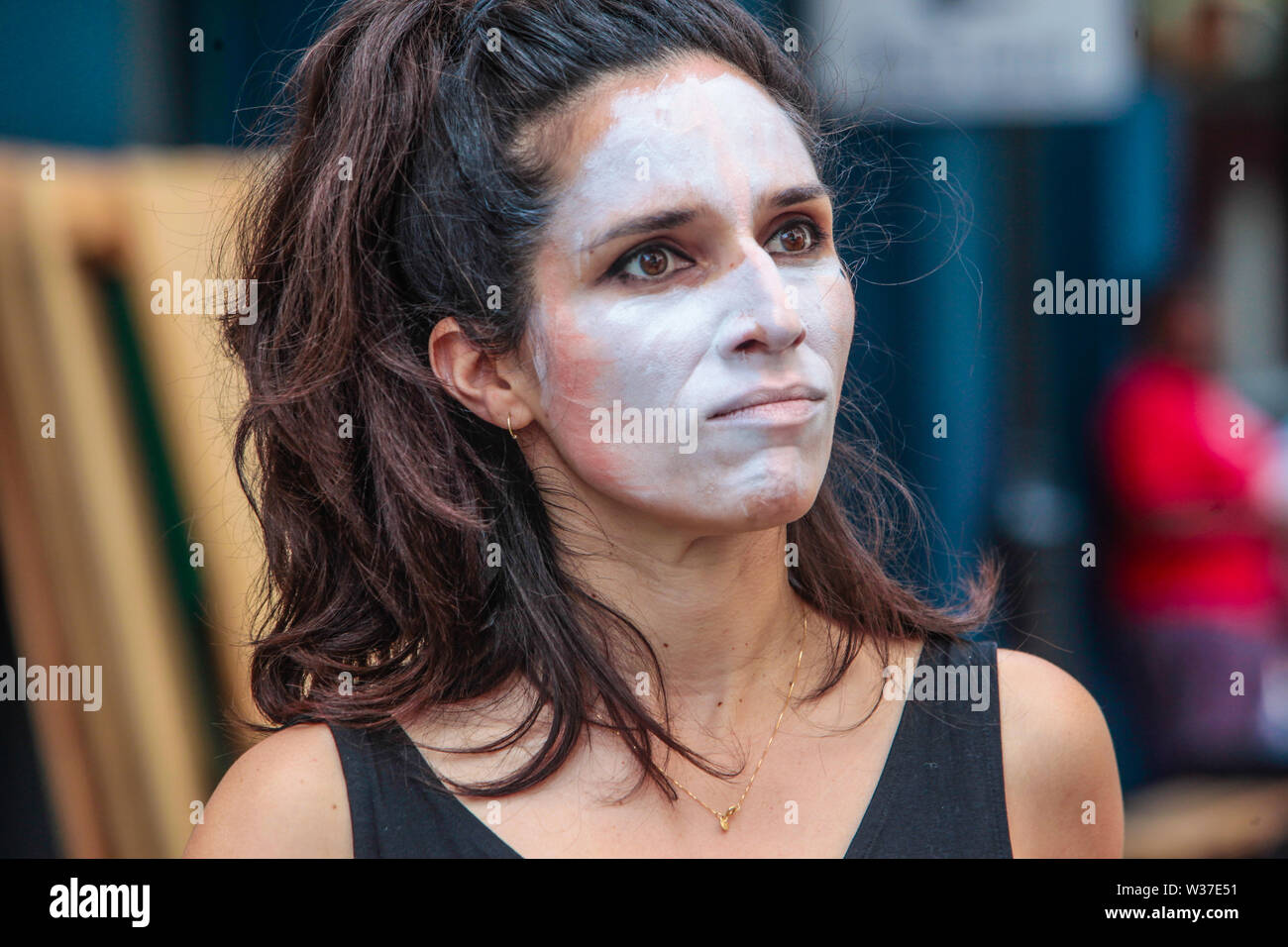 Buyinfamily hi-res stock photography and images - Alamy