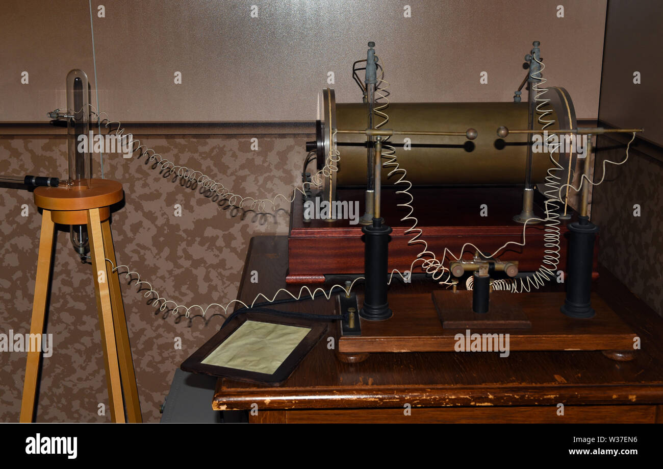 Wilhelm rontgen x ray hires stock photography and images Alamy