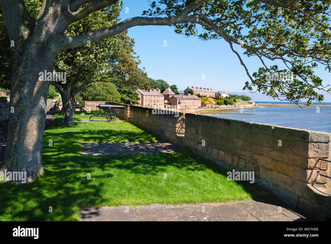 Plommers Tower / Fisher’s Fort a medieval wall section of  Berwick-upon-Tweed Castle and Ramparts Stock Photo