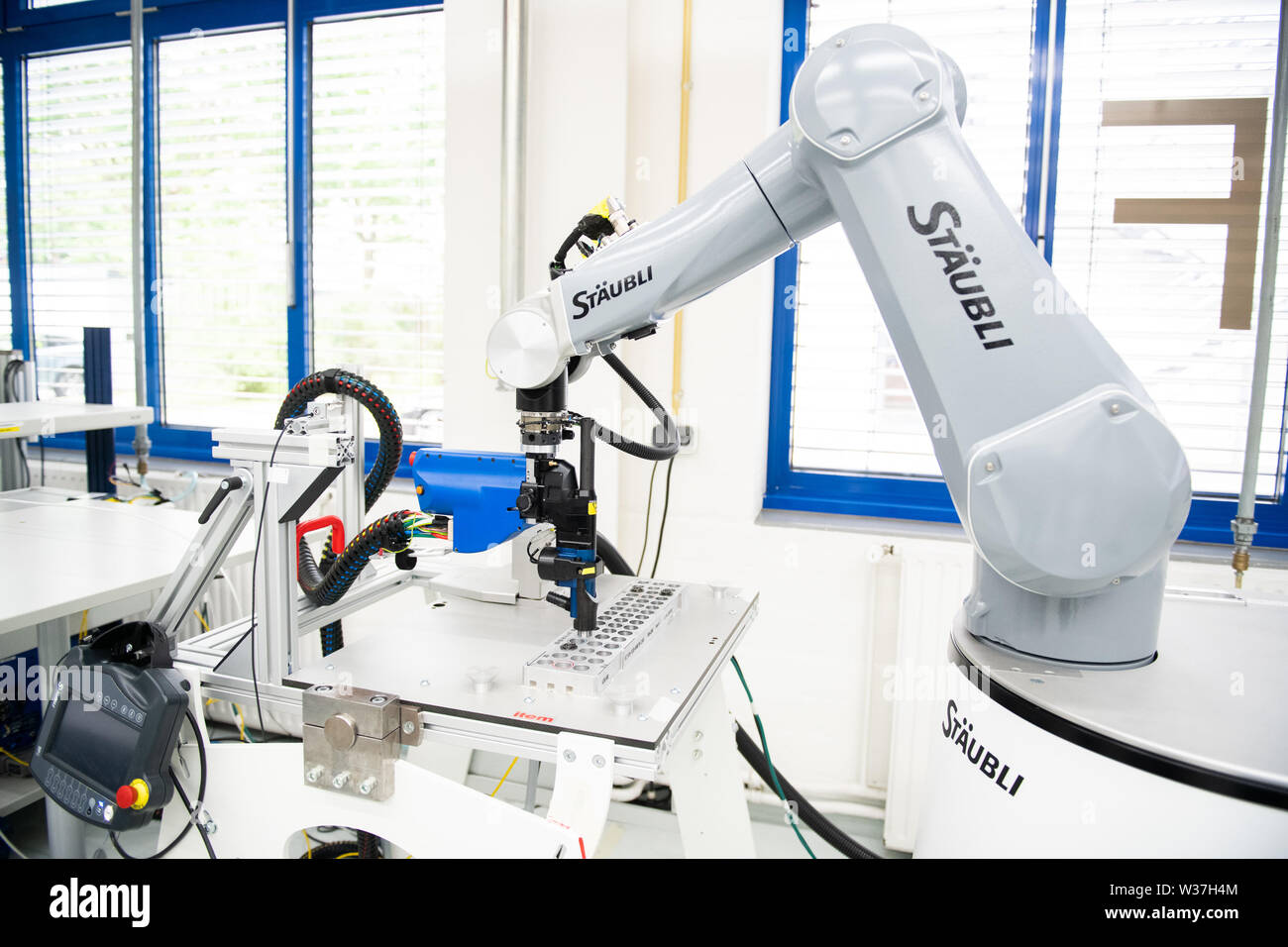 Staubli robot hi-res stock photography and images - Alamy