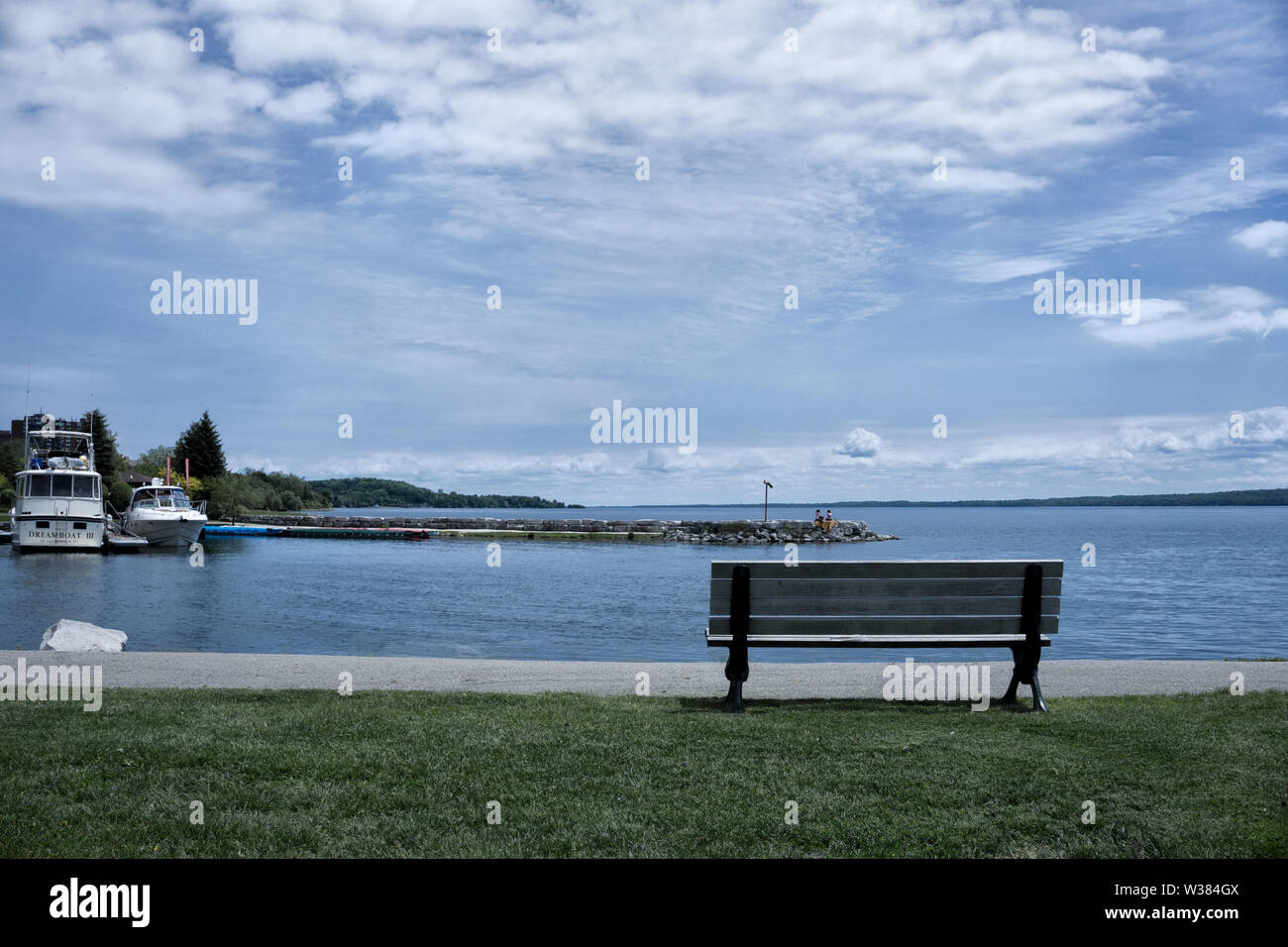 Relax in the park of Barrie, Ontario, Canada, view of a bench and the water Stock Photo