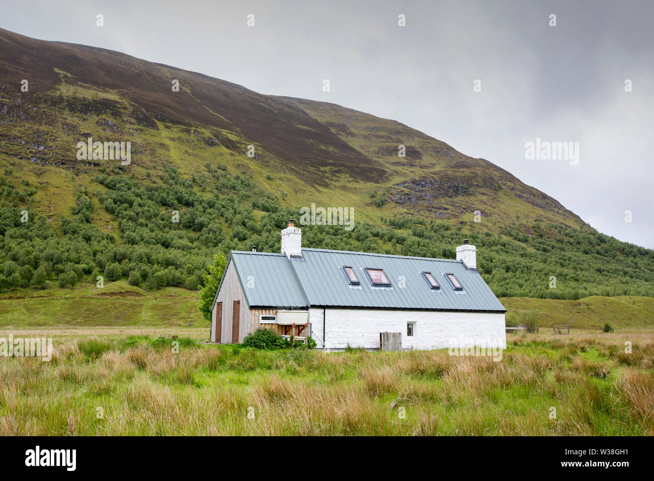 A remote house at the head of Glen Affric used by a tree planting charity, Highlands, Scotland, UK. Stock Photo