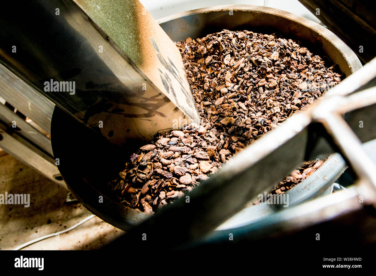 Grinding cocoa beans hires stock photography and images Alamy