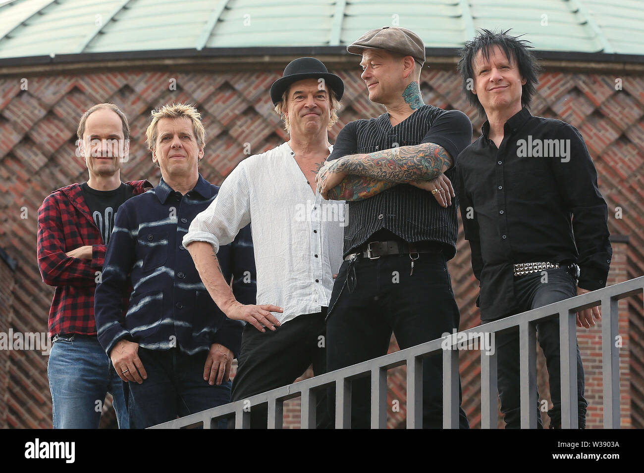 Andreas Von Holst Band Die Toten Hosen High Resolution Stock Photography  and Images - Alamy
