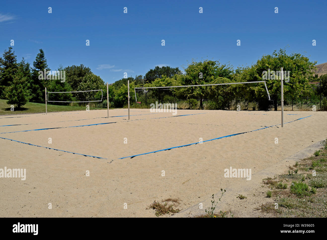 volleyball, badminton, court, Quarry Lakes, lake, Regional, Recreation, Area,  California, summer, American, US, USA Stock Photo - Alamy