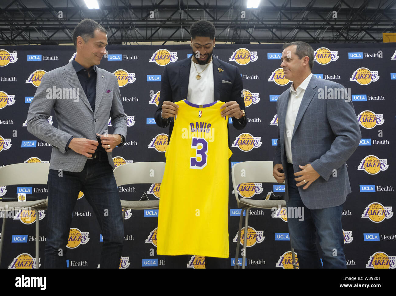 El Segundo, California, USA. 23rd June, 2017. Lakers draft pick Lonzo Ball  and Magic Johnson talk with general manager Rob Pelinka before a press  conference at the Lakers' Practice Facility on Friday