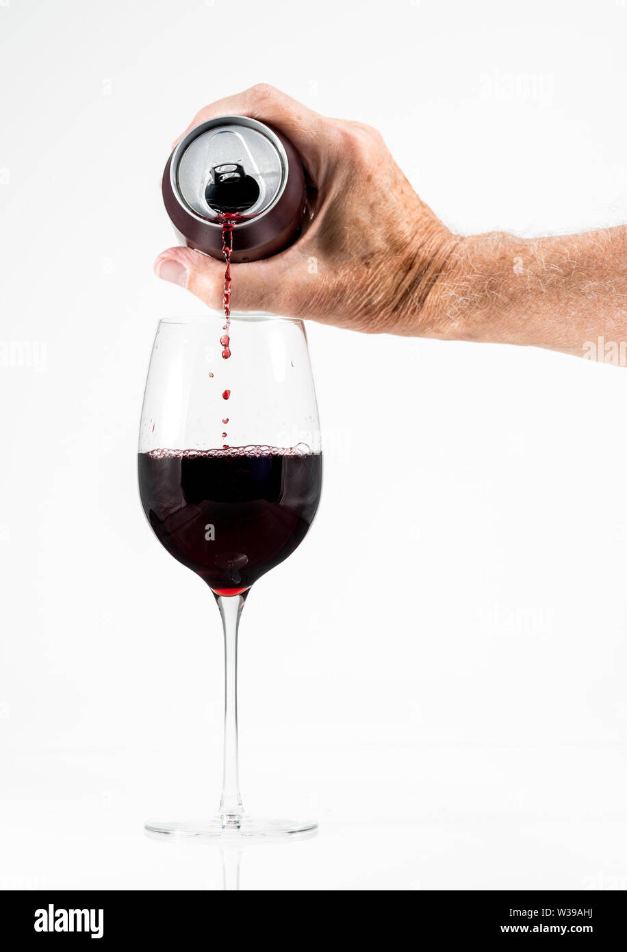 https://c8.alamy.com/comp/W39AHJ/senior-adult-pouring-a-glass-of-red-wine-from-an-aluminum-can-W39AHJ.jpg