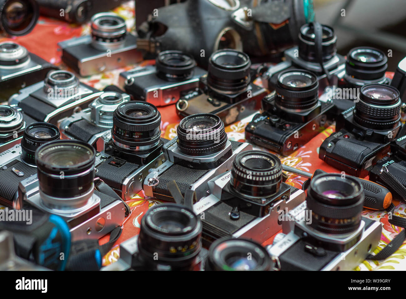 Vintage cameras portobello road hires stock photography and images Alamy