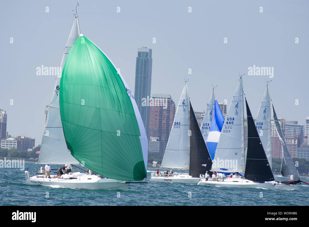 sailboat race from chicago to mackinac island