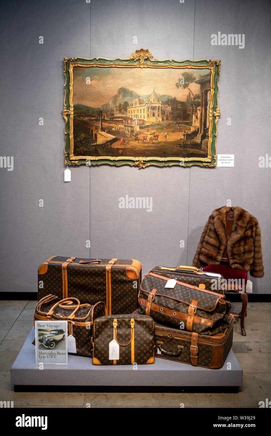 FRANKFURT, GERMANY - JAN 25: Louis Vuitton Bags And Other Vintage Things In  An Antique Shop. January 25, 2015 In Frankfurt Main, Germany Stock Photo,  Picture and Royalty Free Image. Image 35783505.
