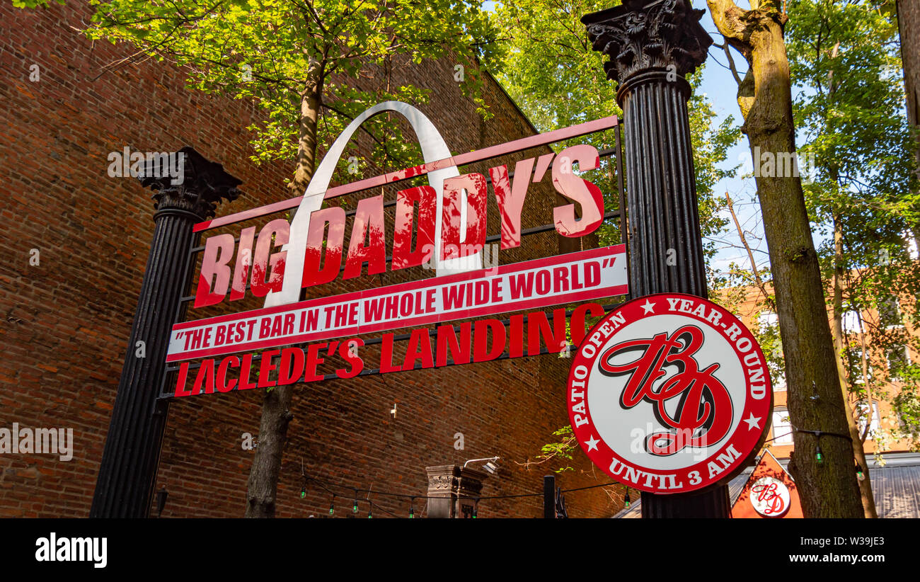Big Daddys Restaurant at Lacledes Landing in St Louis - SAINT LOUIS