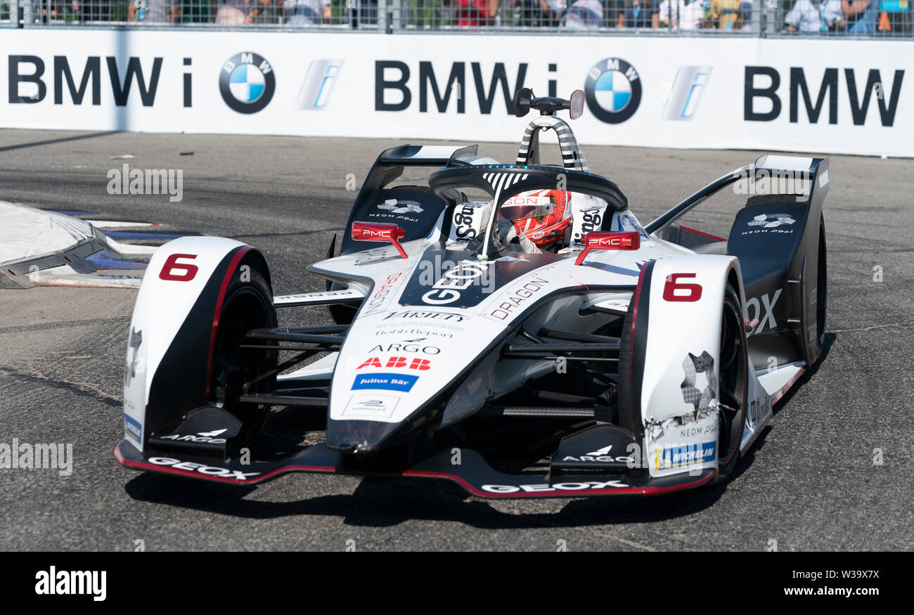 New York, NY - July 13, 2019: Maximilian Gunther (6) of Geox team drives  electric racing car during New York City E-Prix 2019 Formula E Round 12 at  Red Hook Stock Photo - Alamy