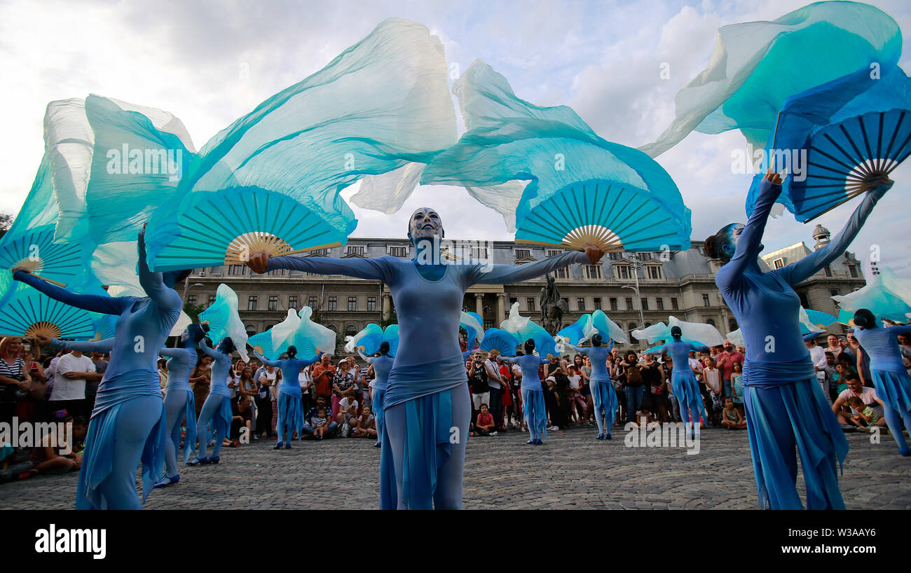 Street theater festival hi-res stock photography and images - Alamy