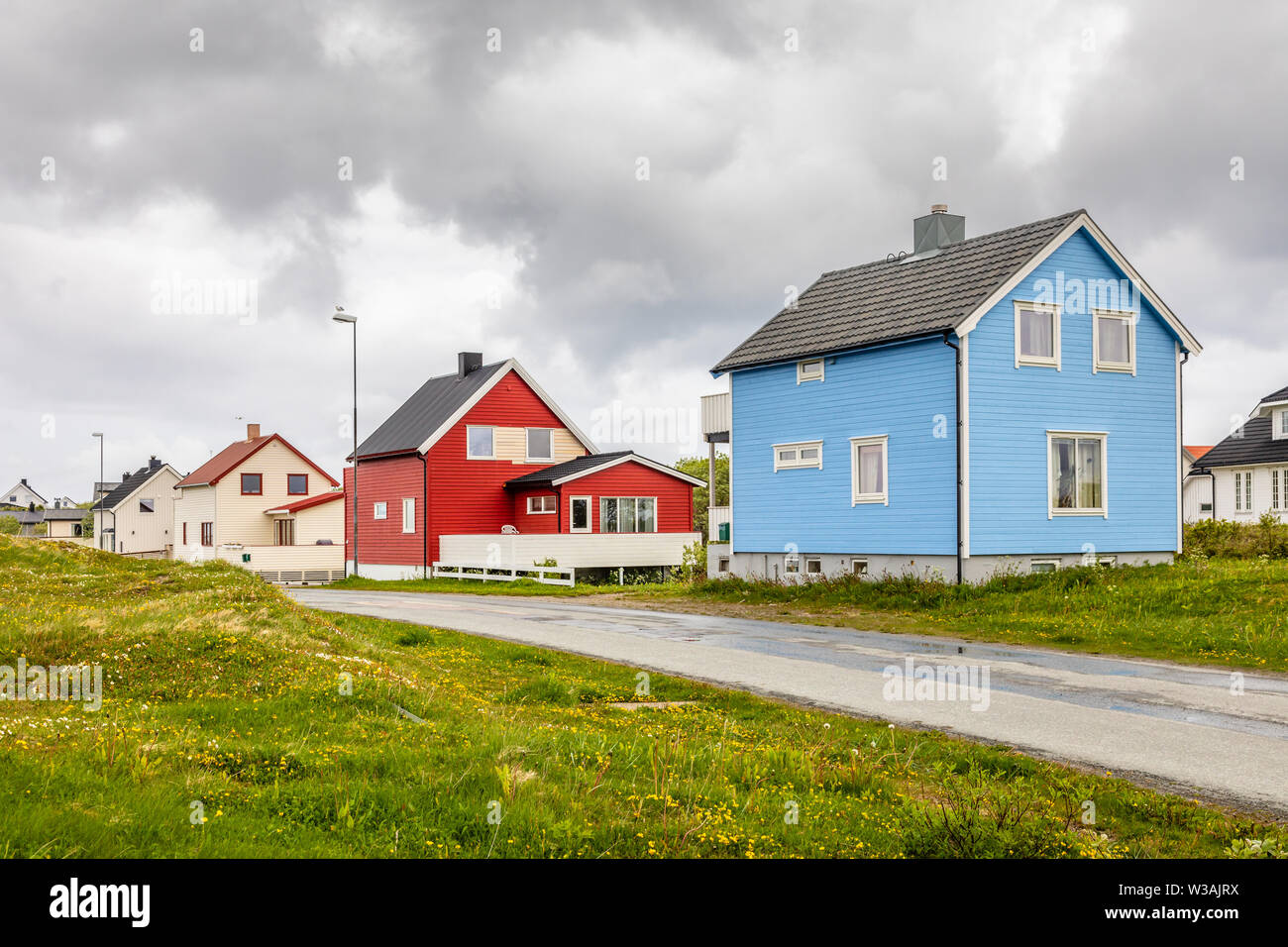 Blue, red and white norwegian houses along the road in Andenes village,  Andoy Municipality, Vesteralen district, Nordland county, Norway Stock  Photo - Alamy