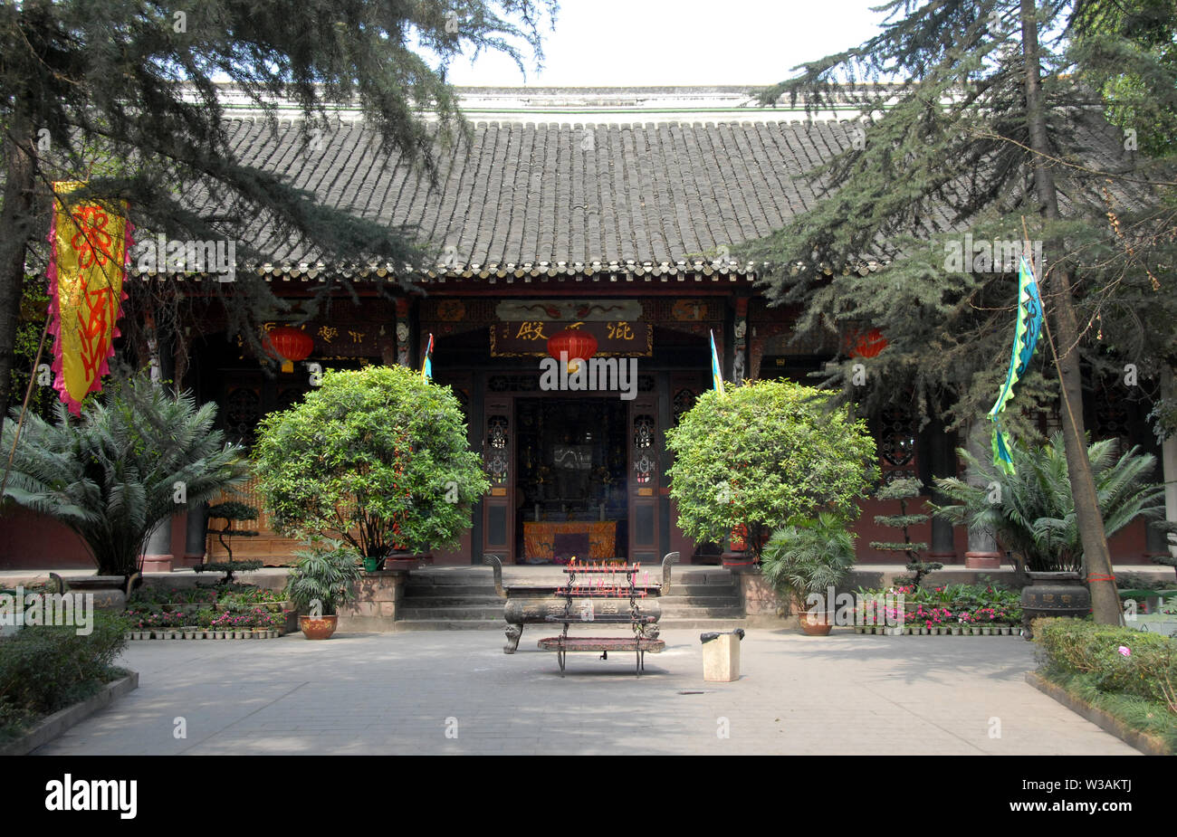 Hunyuan Hall at the Green Ram Temple or Green Goat Temple in Chengdu China. Also known as the Green Ram or Goat Monastery. A Chinese Taoist temple. Stock Photo