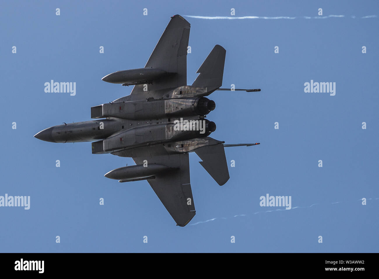 McDonnell Douglas F-15 Eagle pulling hard before landing at RAF Lakenheath. Stock Photo