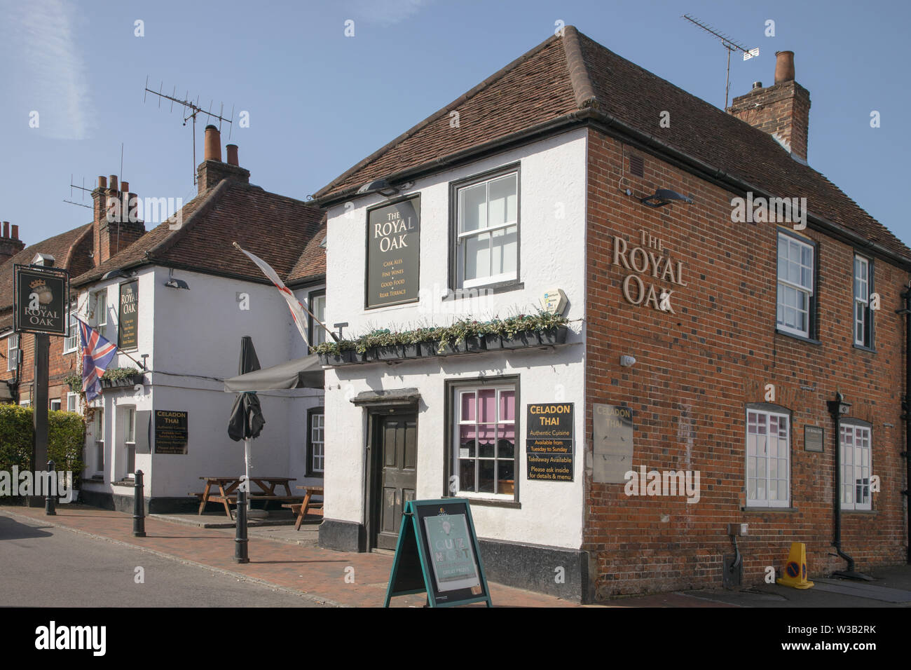 Royal Oak Pub High Resolution Stock Photography and Images Alamy