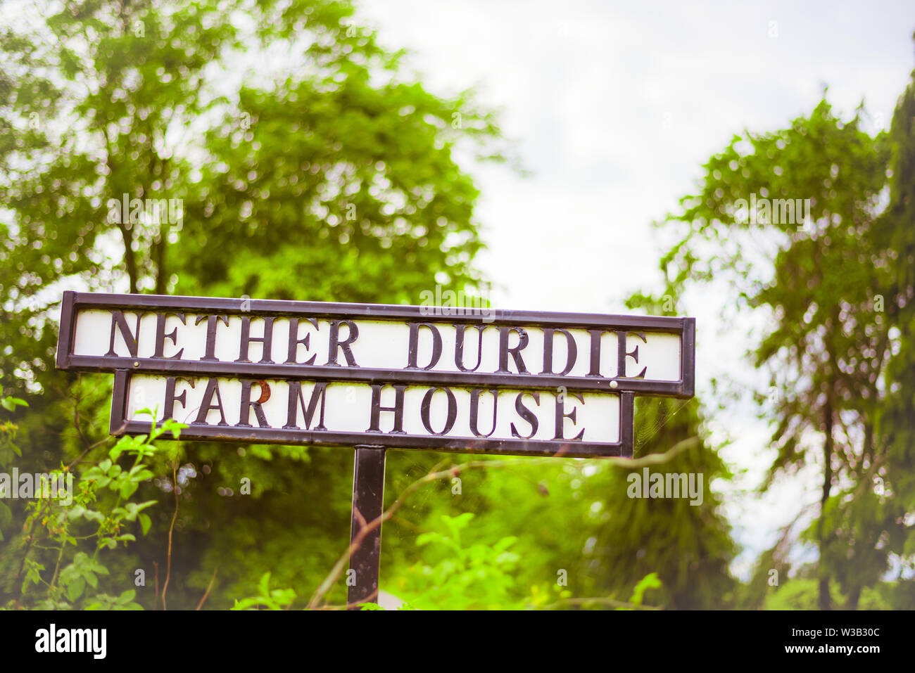 Perthshire/Scotland - 7 July 2019: Nether Durdie Farm House sign Stock ...