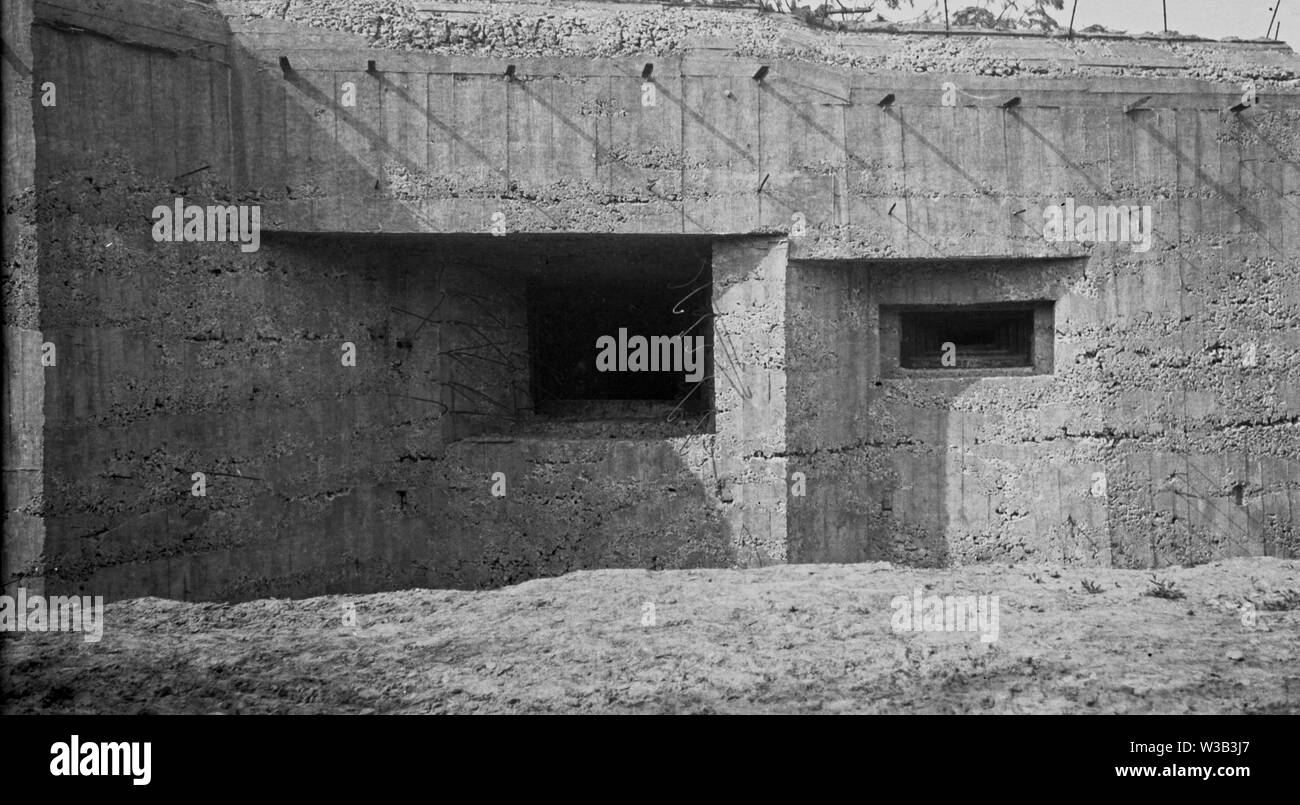 2. Weltkrieg Wehrmacht  Bunker in Frankreich Regelbau - 2nd Worldwar German Army Bunker in France Stock Photo