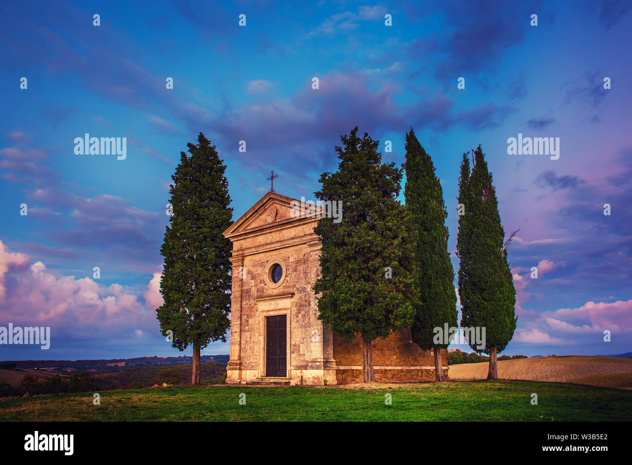 Vitaleta chapel in Tuscany Stock Photo - Alamy