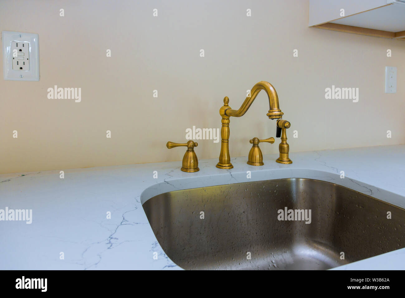 Choosing the Right Sink for Your Kitchen: A Comprehensive Guide - Luxury Apartment Renovation Kitchen Sink Selection