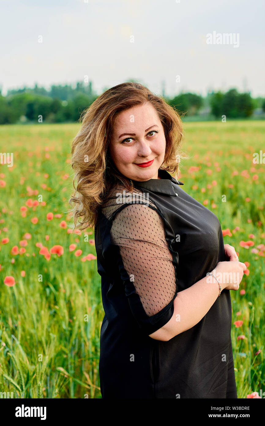 fat woman in green dress flowers hi-res stock photography and images - Page 15 Bestseller 30D