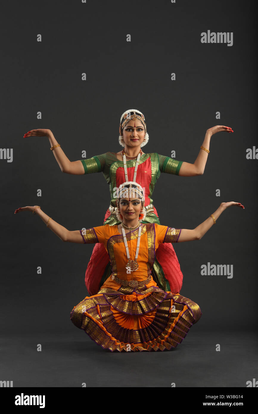 Bharatanatyam Dance by the Woman Stock Photo - Image of color, green:  8542950