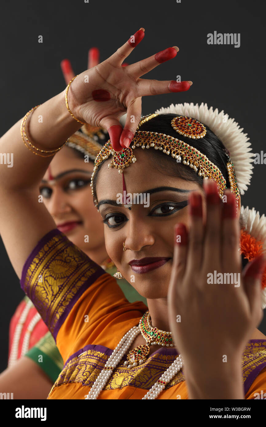 Bharatanatyam Images – Browse 2,451 Stock Photos, Vectors, and Video |  Adobe Stock