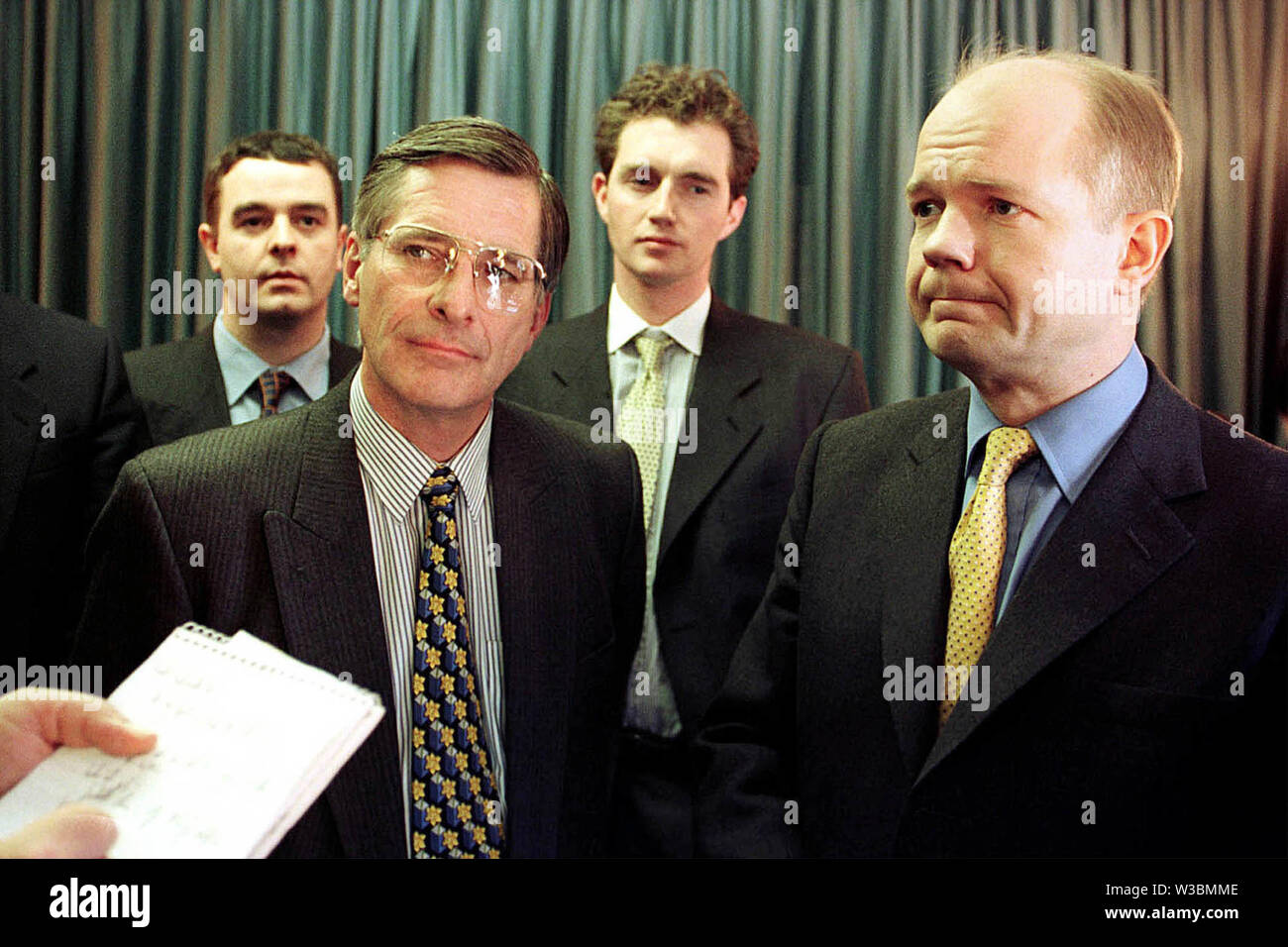 4/12/98 William Hague (right) with Rod Richards (left) being grilled by Welsh journalists at Wales Conservatives HQ in Cardiff. Rod Richards died 13th July 2019 Stock Photo