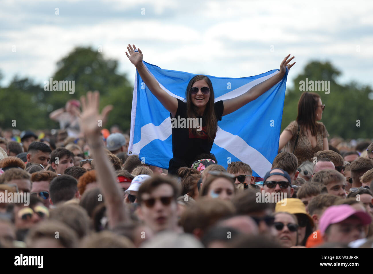 Glasgow, UK. 14 July 2019. The Kooks live in Concert at TRNSMT Music Festival on the main stage. Luke Pritchard takes centre stage.Credit: Colin Fisher/Alamy Live NEws Stock Photo