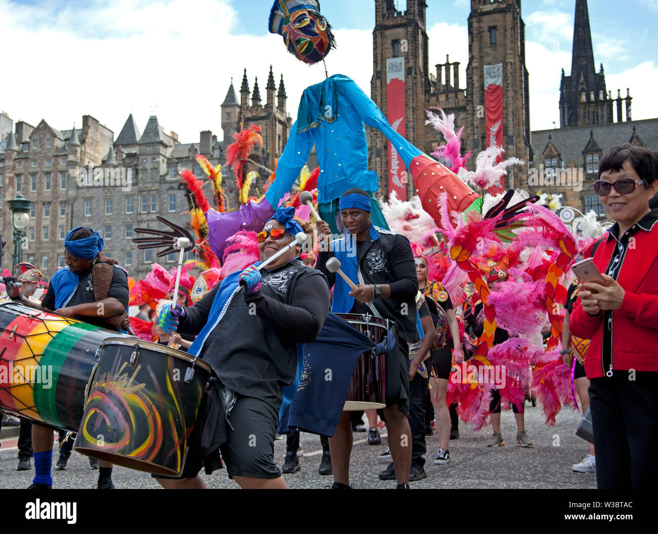Edinburgh, Scotland, UK.14th July 2019. Edinburgh Festival Carnival 2019. More than 800 performers took part in the colourful parade from the top of The Mound down through Princes Street and into Princes Street Gardens West to continue the party atmosphere with world class music and dance to entertain the crowds who attended and lined the streets. Stock Photo