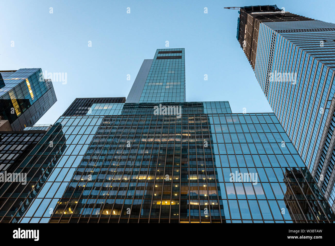 New york city perspective hi-res stock photography and images - Alamy