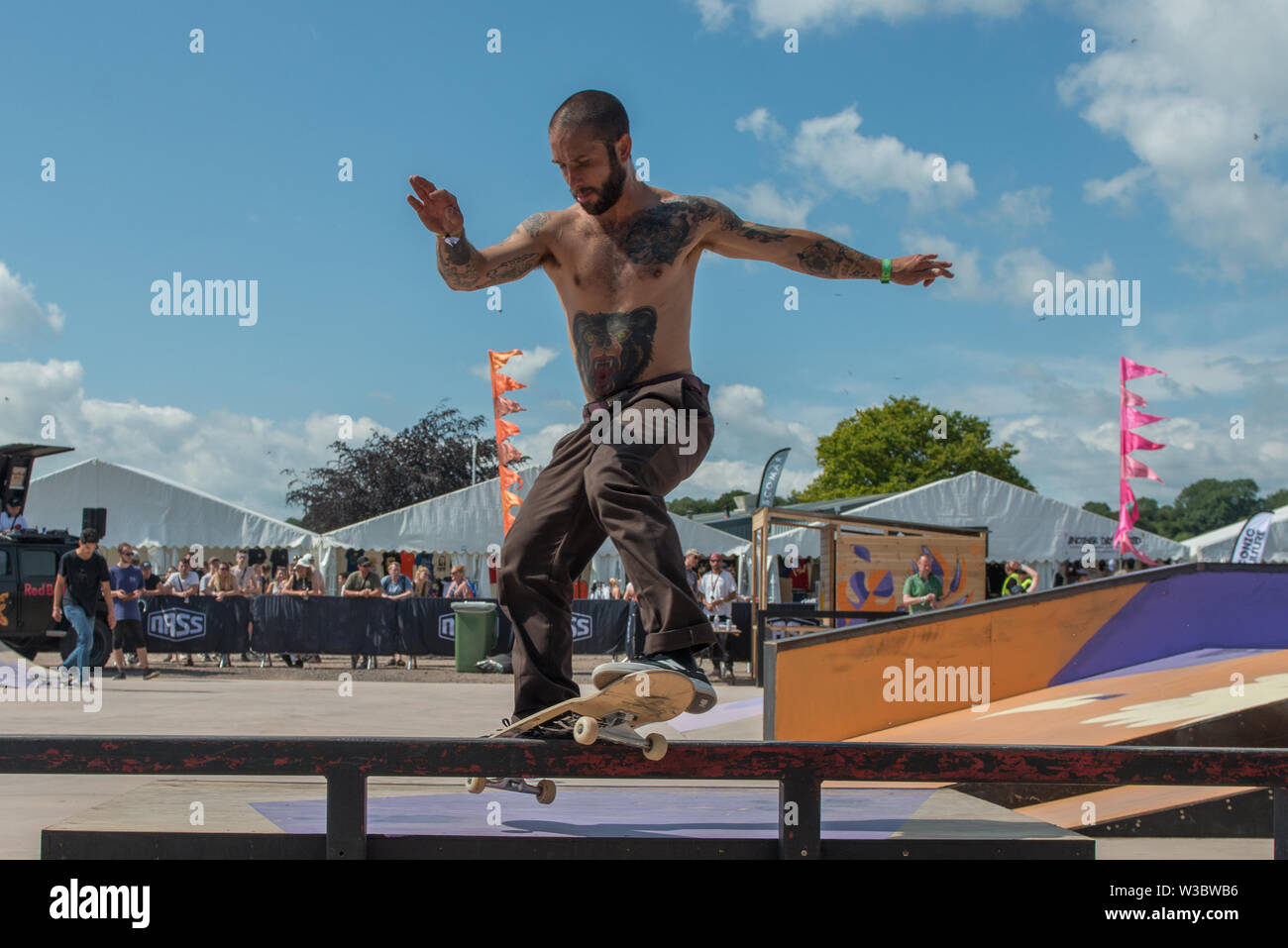 Skateboarder hi-res stock photography - Page 42 - Alamy