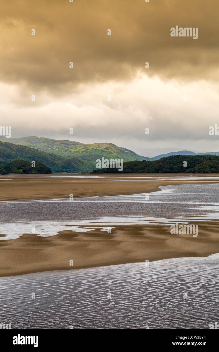 The shifting sands at the mouth of the Mawddach estuary in Barmouth, Gwynedd, Wales, UK Stock Photo