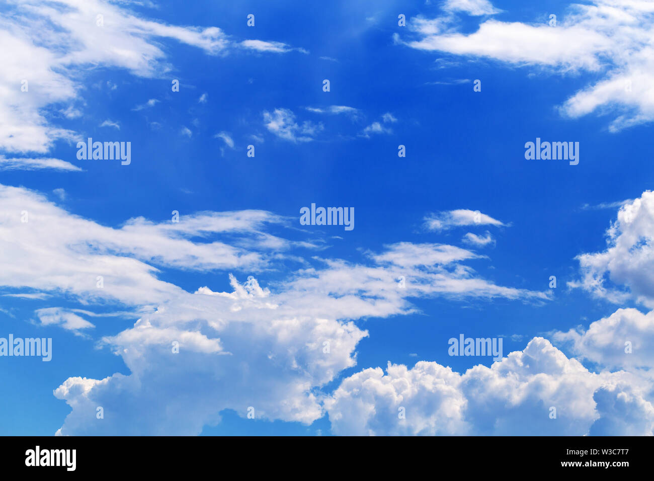 Blue sky background with white cumulus clouds Stock Photo - Alamy