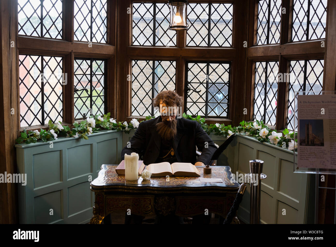 Figure of Charles Dickens at his desk writing, Eastgate House, a Grade I listed Elizabethan townhouse, now it is a Dickens Museum, Rochester, Kent, En Stock Photo