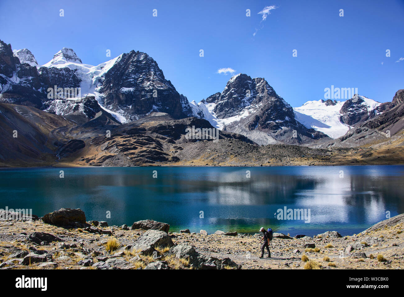 Beautiful alpine scenery at Chiar Khota Lake on the Cordillera Real Traverse, Bolivia Stock Photo