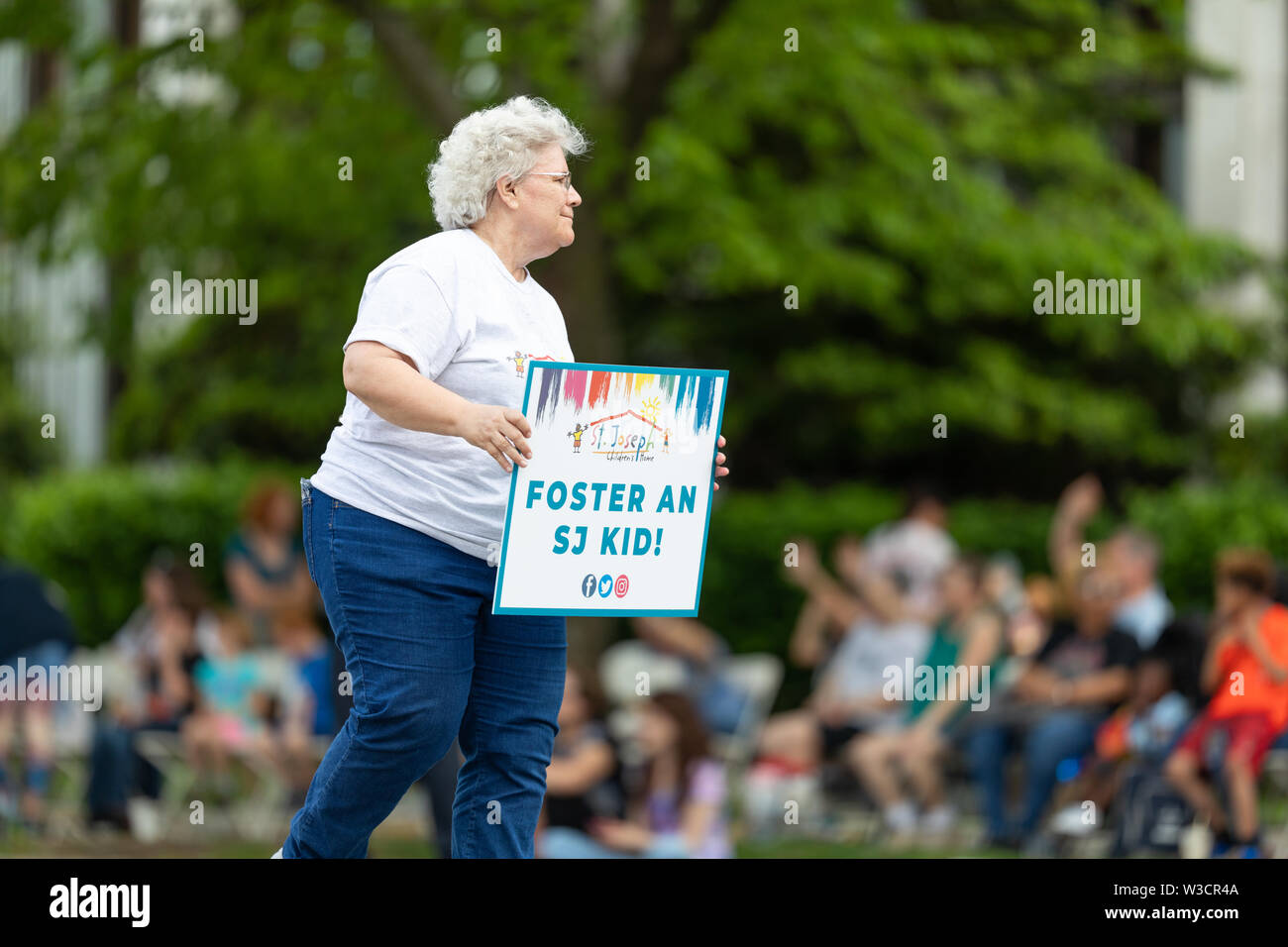 Louisville Kentucky Usa May 2 2019 The Pegasus Parade Women