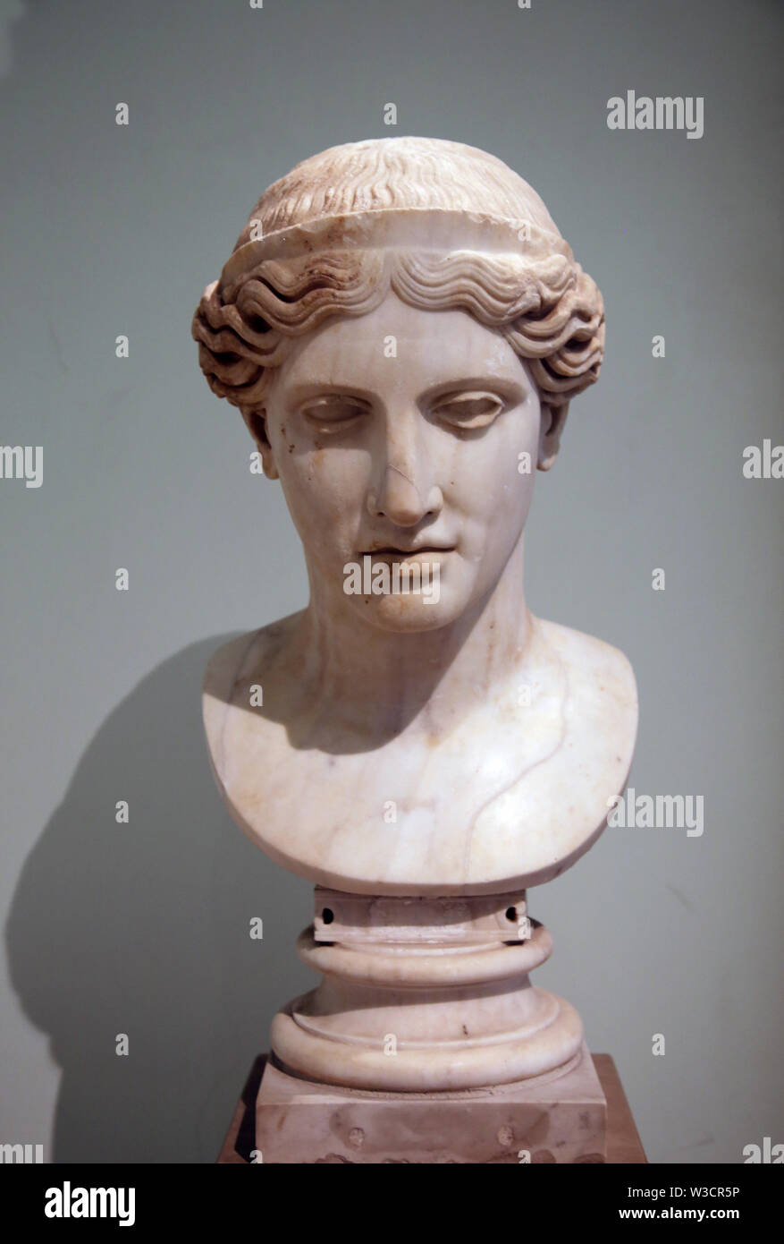 Artemis bust, the Hera Farnese (Ariccia type). Hadrianic copy (130-140 AD) of a Greek original from Polycleitus. Naples Museum, Italy. Stock Photo
