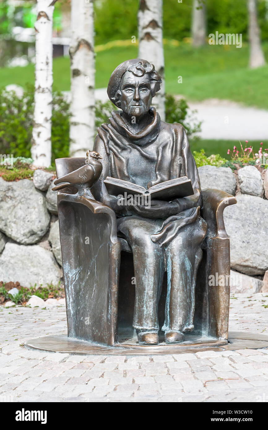 STOCKHOLM, SWEDEN - MAY 10, 2012: Monument to the writer Astrid Lindgren  near the children's entertainment center Junibacken in Stockholm. Sweden  Stock Photo - Alamy