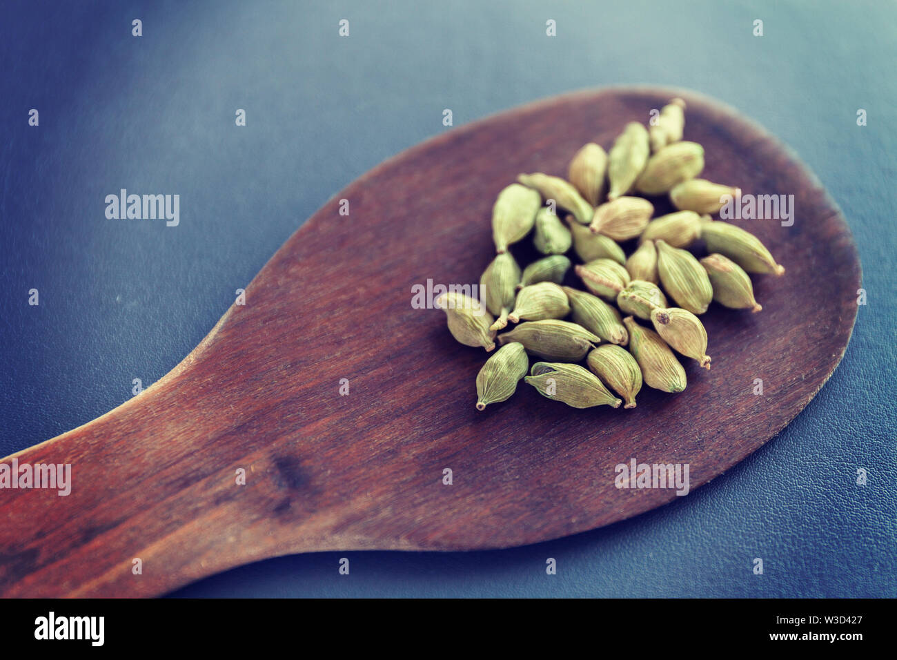 Cardamom seeds hires stock photography and images Alamy