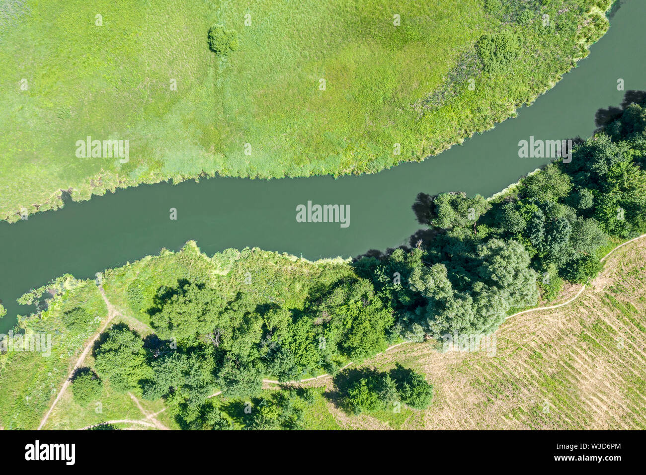 Top view river between forest hi-res stock photography and images - Alamy