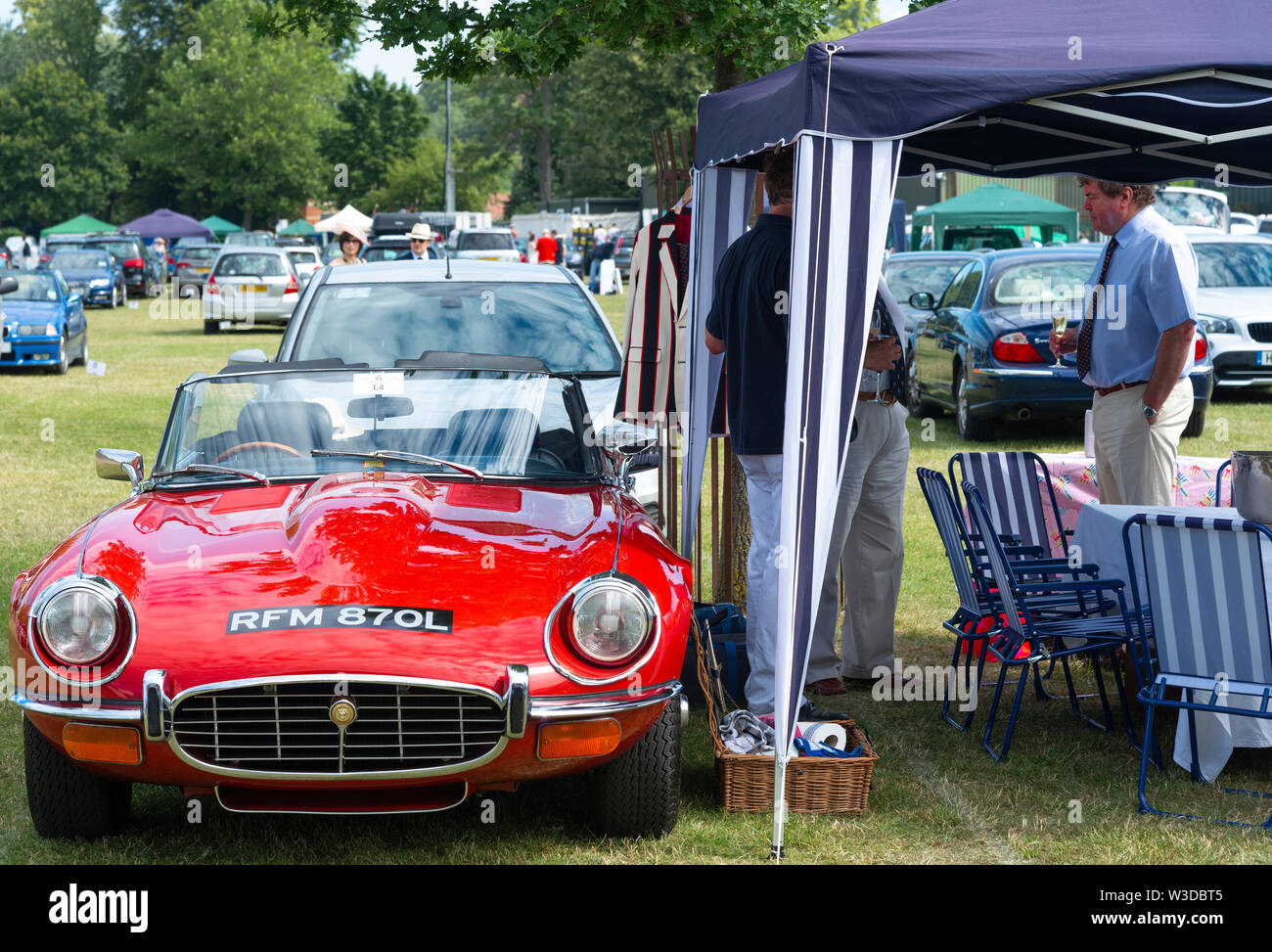 Jaguar E-Type parked with table ready for a buffet lunch at the Henley Royal Regatta 2019, Henley-on-Thames, Berkshire,England, UK Stock Photo