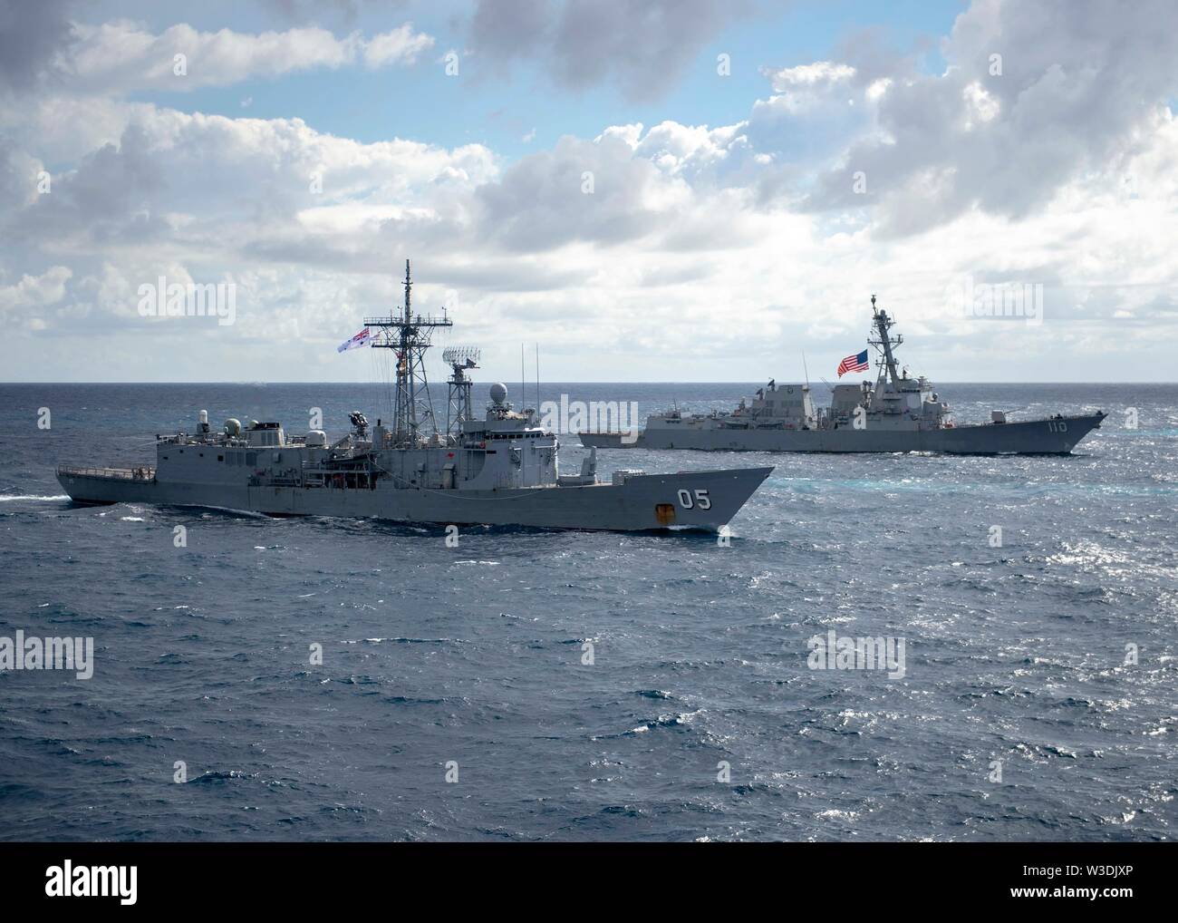 190711-N-WK982-3065 CORAL SEA (July 11, 2019) The Royal Australian Navy Adelaide-class guided-missile frigate HMAS Melbourne (FFG 05), left, and the Arleigh Burke-class guided-missile destroyer USS William P. Lawrence (DDG 110) maneuver into formation during Talisman Sabre 2019. Talisman Sabre 2019 illustrates the closeness of the Australian and U.S. alliance and the strength of the military-to-military relationship. This is the eighth iteration of this exercise. (U.S. Navy photo by Mass Communication Specialist 2nd Class John Harris/Released) Stock Photo