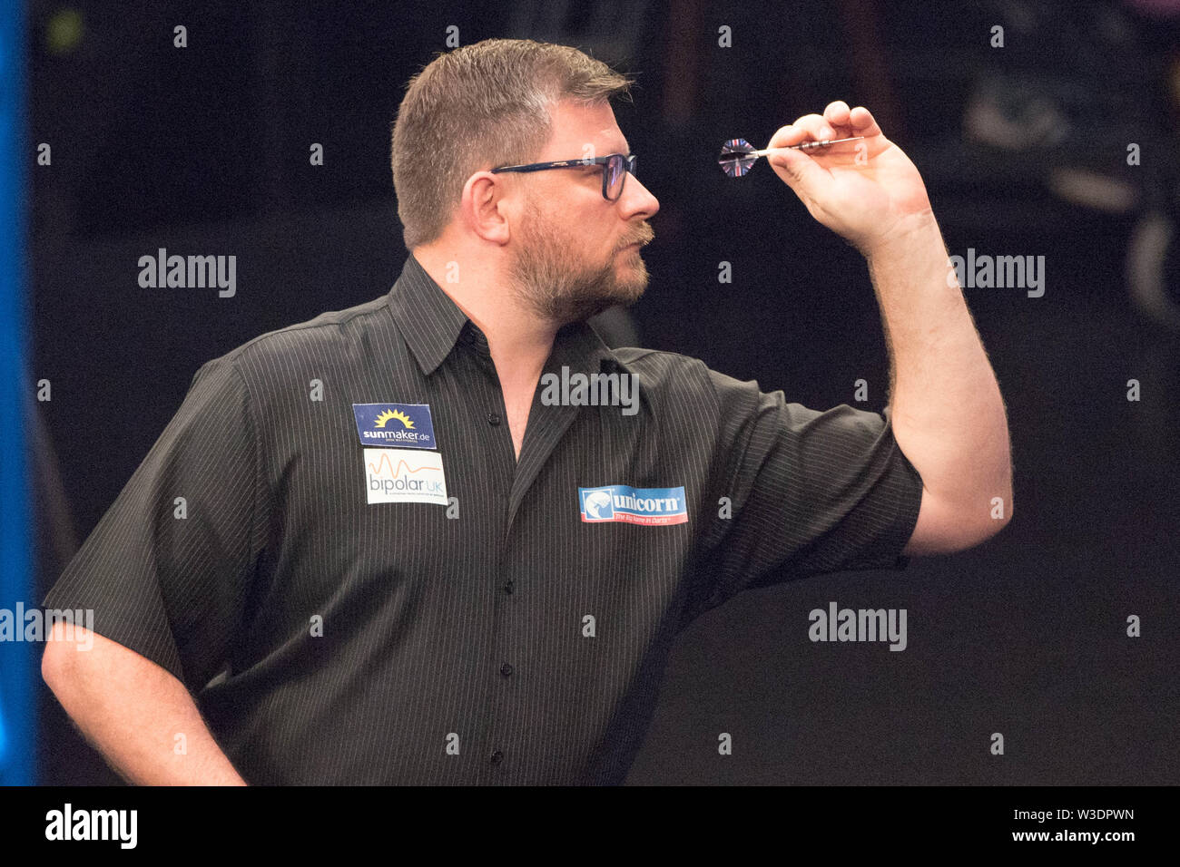 James (ENG) raises, action, half-length, German Darts Masters, on 13.07.2019 in the Lanxess arena in Koeln / Germany. | Usage worldwide Stock Photo - Alamy