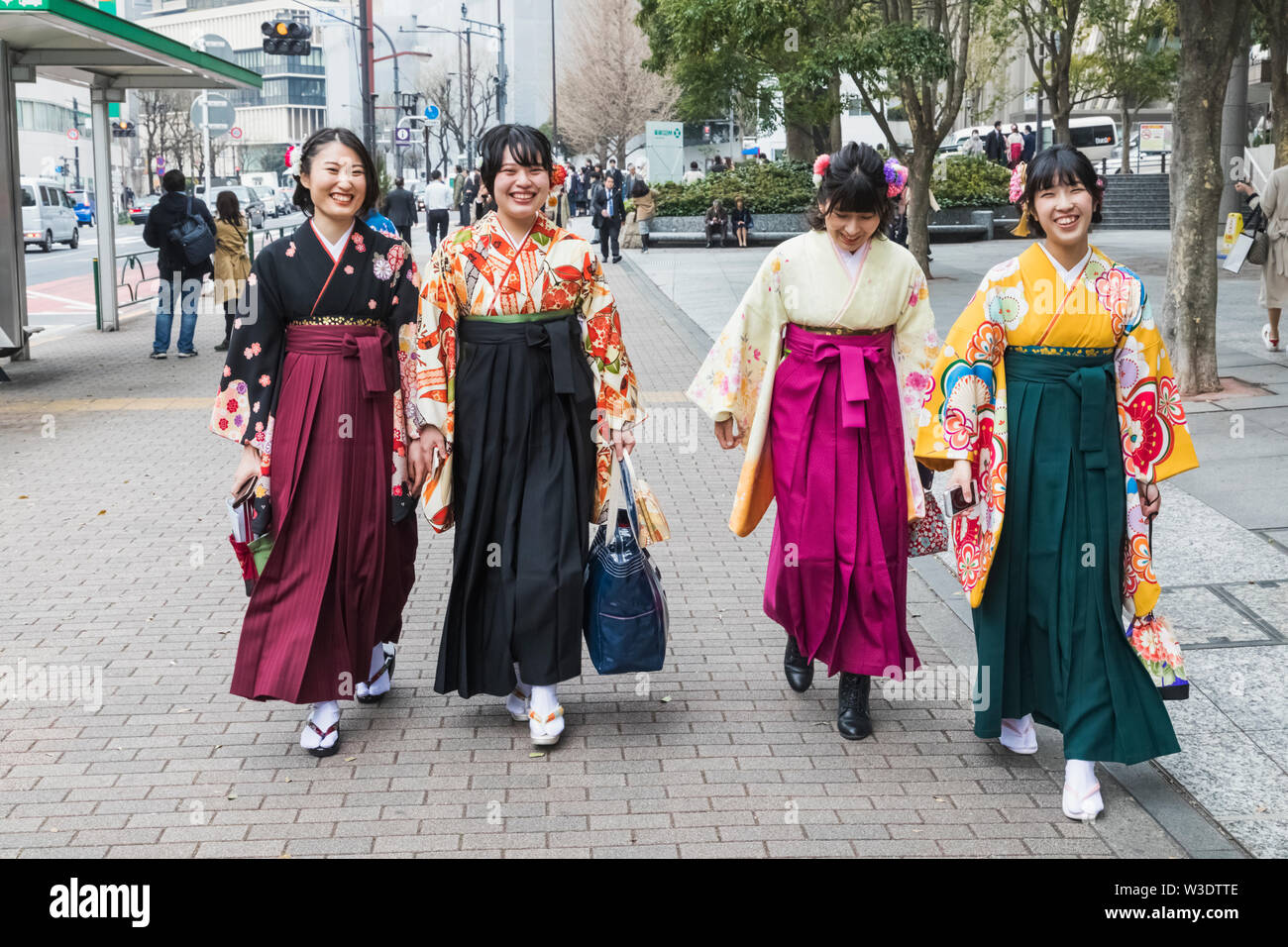 Japan, Honshu, Tokyo, Kudanshita, Female University Students Dressed in  Traditional Hakama Graduation Costumes Stock Photo - Alamy