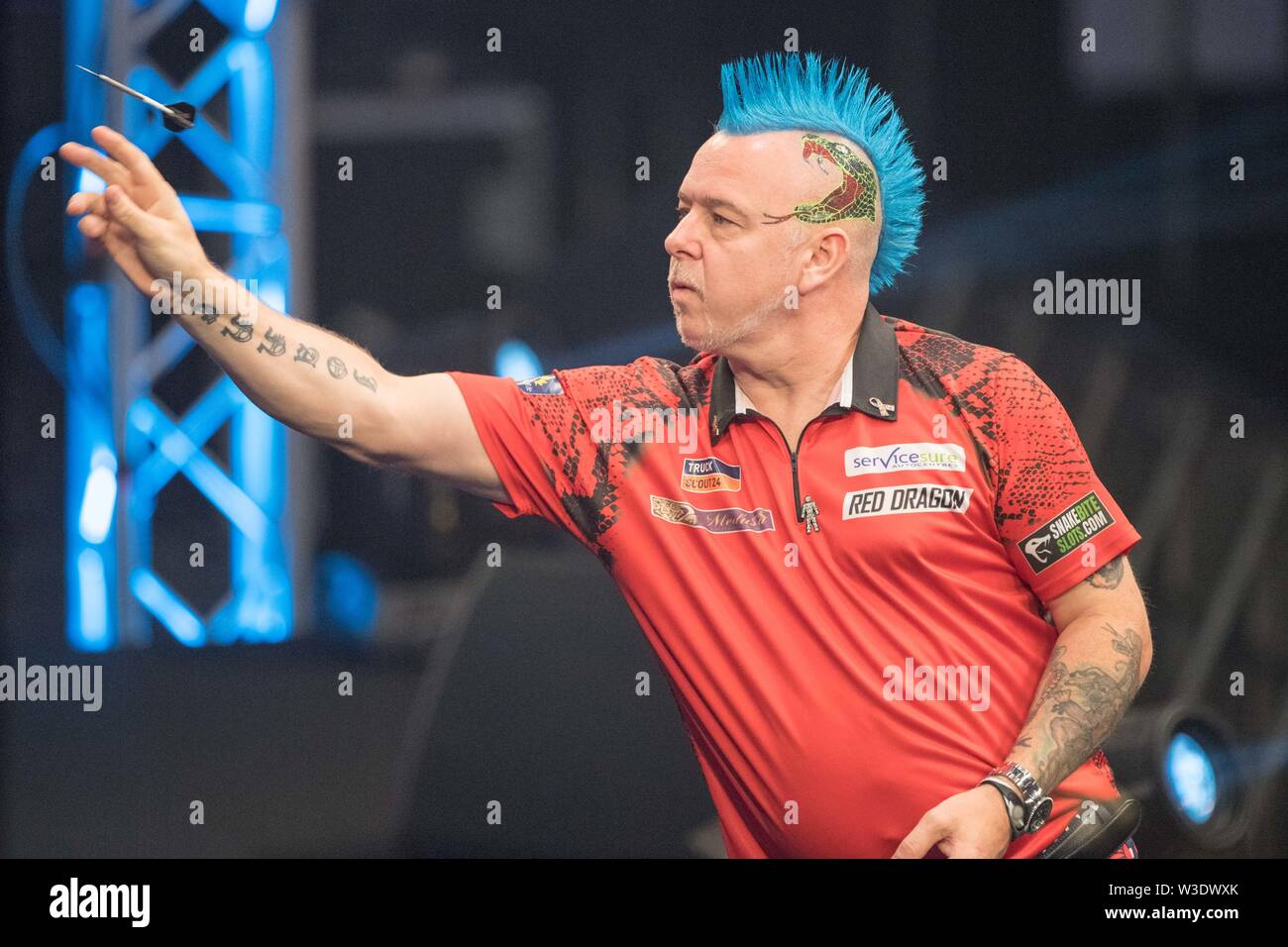 Cologne, Deutschland. 14th July, 2019. Peter WRIGHT (ENG) throws, throw,  action, half figure, half figure, German Darts Masters, on 13.07.2019 in  the Lanxess arena in Koeln/Germany. | Usage worldwide Credit: dpa/Alamy Live