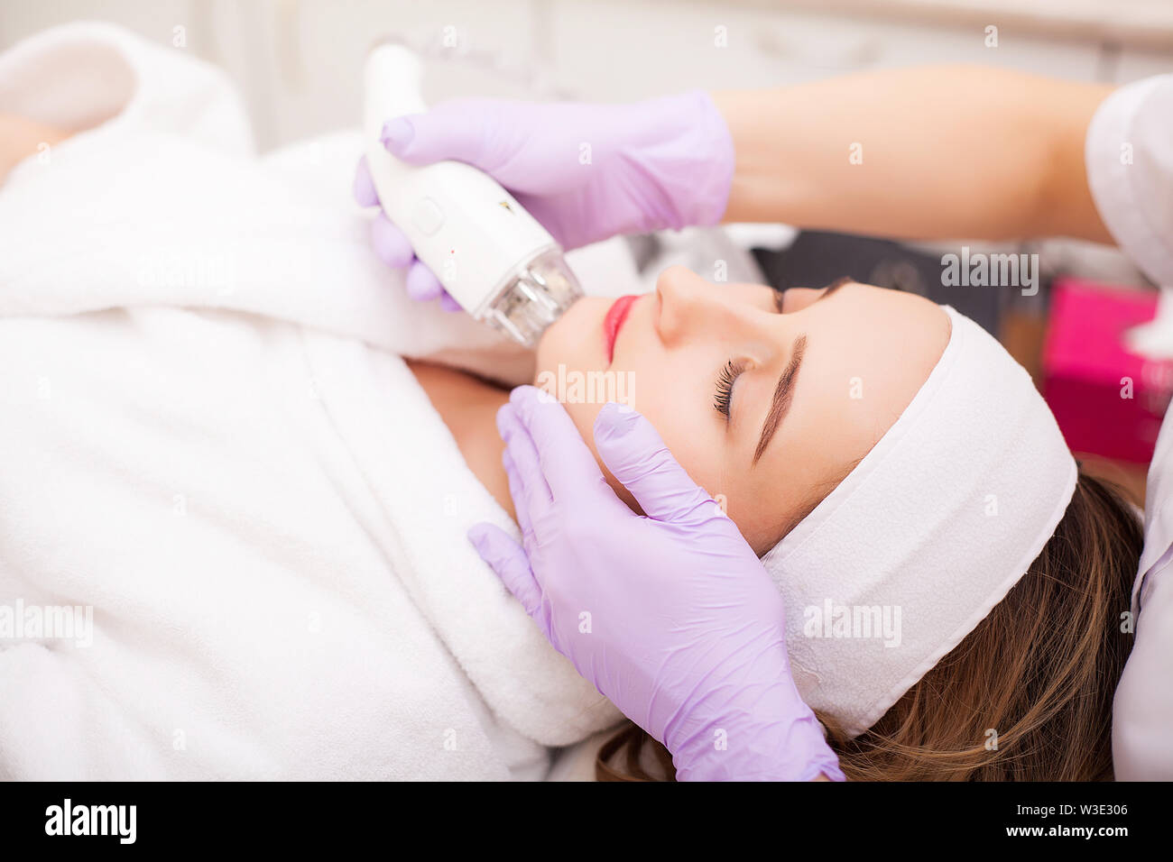 Woman getting LPG hardware massage at the beauty clinic. Professional beautician working Stock Photo